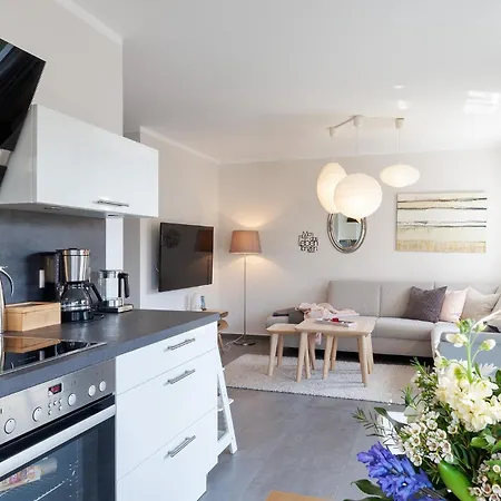 Appartamento Am Horizont Mit Garten, Grill Und Privatem Parkplatz Fusslaeufig Zum Hafen Und Zingst